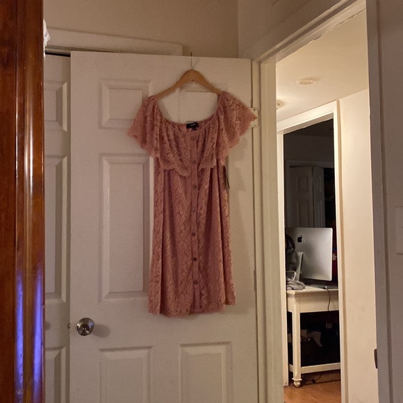 Off the shoulder lace dress - Picture 4 of 8